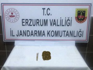 Uyuşturucu kullanan şahıslar jandarmadan kaçamadı