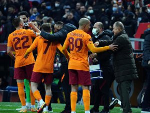 UEFA Avrupa Ligi: Galatasaray: 4 - Marsilya: 2 (Maç sonucu)