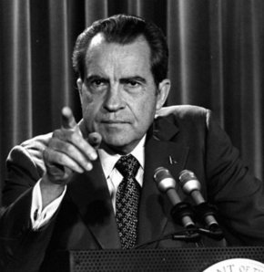 Nixon eşcinseldi karısını döverdi