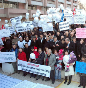 Tayin isteyen öğretmenlerden bakanlık önünde eylem!