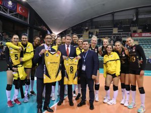 VakıfBank, Avrupa’da da hız kesmiyor