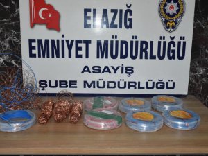 Elazığ’da 21 suç kaydı bulunan 2 şüpheli, çaldıkları kabloları yakarken yakalandı