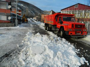 Posof Belediyesi’nin kar çalışması devam ediyor