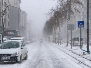 Tatvan’da yoğun kar yağışı