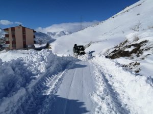 Arapgir’de kar yağışı sonrası yollar açılıyor