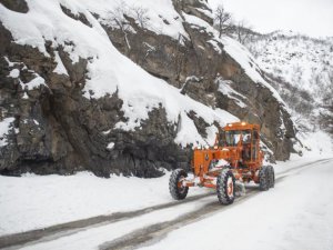 Kar ve tipi ulaşımı aksattı