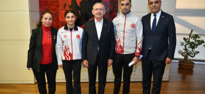 Kılıçdaroğlu, milli kick boksçu Barut'u kabul etti