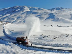 Elazığ'da kapalı köy yollarının 520'si açıldı