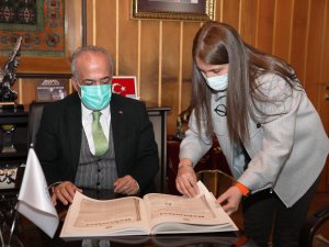 Atatürk Üniversitesinin kuruluş hikâyesi kitabı yayımlandı