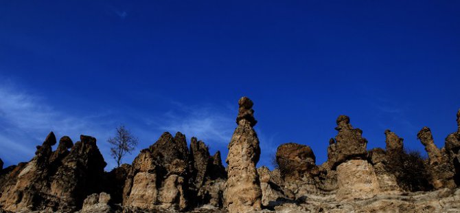 Peri bacalarını andıran kayalar turizme kazandırılmayı bekliyor