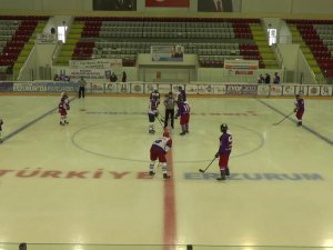 UNİLİG Buz Hokeyi Türkiye Şampiyonası Erzurum’da başladı