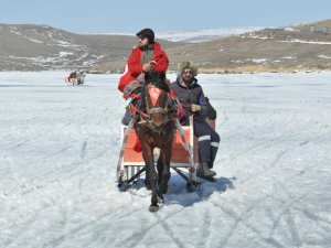 Kars’ta atlı kızaklarla masalsı yolculuk