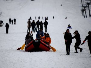 Dersim'de vatandaşlar kayak festivaline akın etti