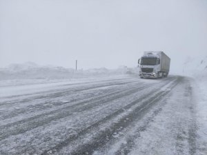 Tunceli-Erzincan karayolu tır geçişlerine açıldı