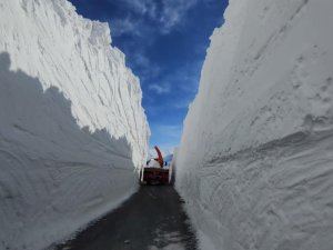 Van-Bahçesaray karayolunda hummalı çalışma