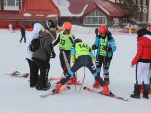 Palandöken’de sporcular kıyasıya mücadele etti