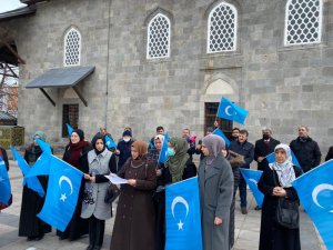 Toplama kamplarından dünya kadınlarına sesleniş; Bizi duyun, ayağa kalkın