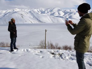 Mart ayına rağmen Dilimli Barajı’nın buzları çözülmedi