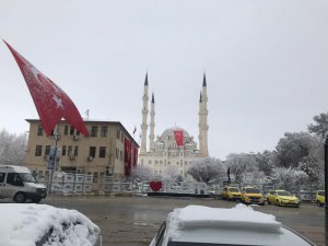 Iğdır Nevruz'a kar ile uyandı