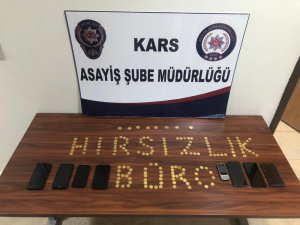 Kars’ta tarihi altınları soba bacasında sakladılar