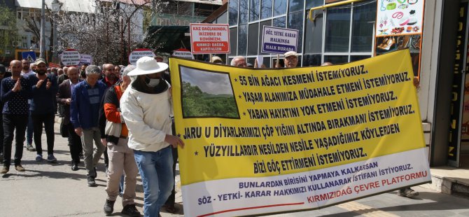 Dersim Belediyesi önünde vatandaşlardan  'katı atık' projesine tepki