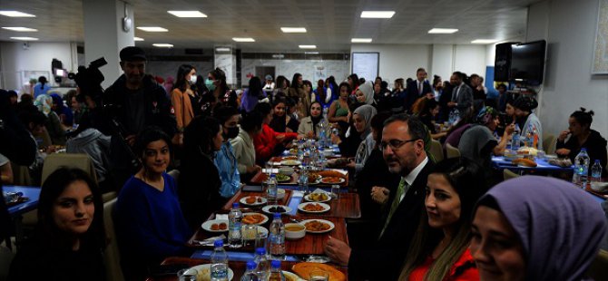 Gençlik ve Spor Bakanı Kasapoğlu, gençlerle bir araya geldi