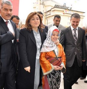 '12 yıllık zorunlu eğitim çocuk gelinler sorunu için ilaç olacak'