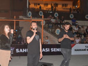 Karaoke sahnesi Hakkari gecelerine renk kattı