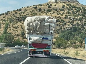 Aşırı yükle trafiği tehlikeye attı