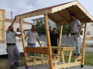 Kent mobilyalarını yenileme çalışmaları devam ediyor