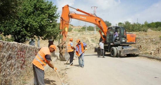 Sanayi sitesinde yol çalışması