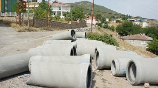 Cumhuriyet Mahallesinde yol ve yağmur suyu şebekesi çalışması başladı