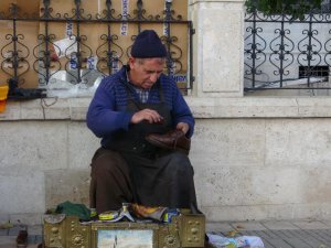 13 yaşında başladığı mesleğine emekli olduktan sonra geri döndü