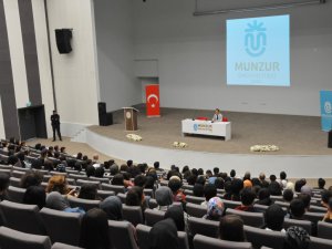 Rektör İpek, sağlık bilimleri fakültesi öğrencileri ile buluştu