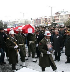 Şehit teğmenin cenazesi toprağa verildi