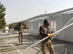 Güvenlik korucuları deprem bölgelerindeki çalışmalarını sürdürüyor