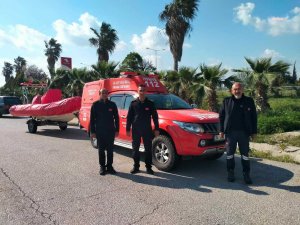 Mersin İtfaiyesi, kaybolan 3 genç için arama çalışmalarına destek veriyor