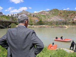 Vali Özkan, Munzur'da kaybolan gençleri arama çalışmalarını yerinde inceledi