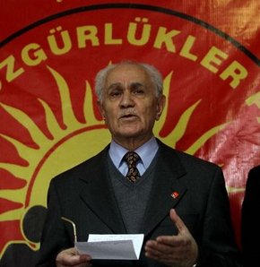 Kemal Burkay parti rozetini taktı