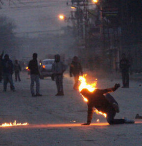 Molotofla kendini yakan eylemcinin cezası onandı