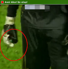 Avni Aker'de olay var!