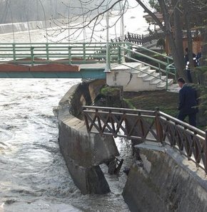 Yine köprü yine yıkılma tehlikesi