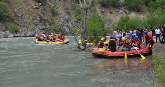 Tunceli’de Rafting Keyfi