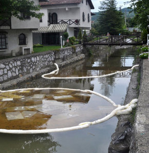 Sapanca Gölü'ne uçak yakıtı karıştı