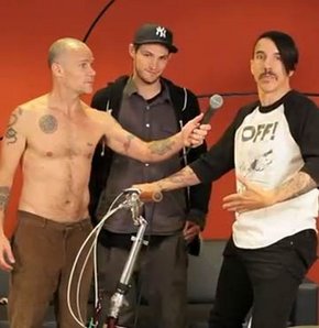 Red Hot Chili Peppers'dan mesaj var