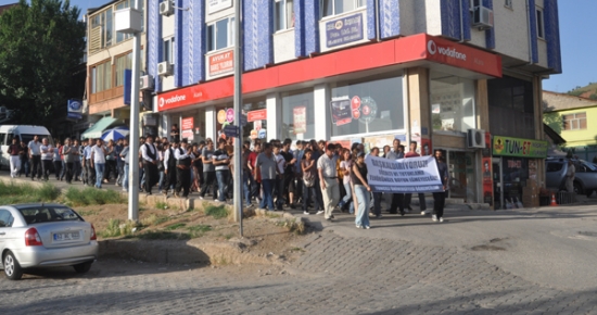 Tunceli’de öğrencilerden gözaltı ve tutuklama protestosu