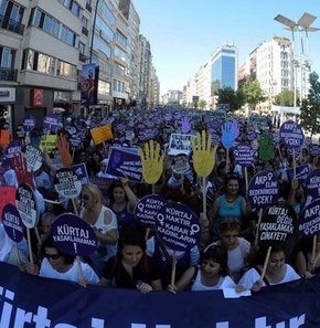 Taksim'de 'kürtaj' eylemi