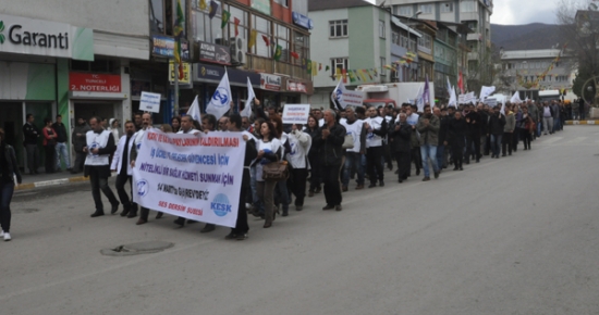 Tunceli'de Sağlık Çalışanları İş Bıraktı