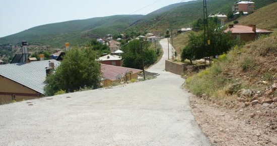 Cumhuriyet mahallesinde toprak yollar yenileniyor