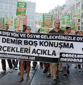 Gençlerden ÖSYM protestosu